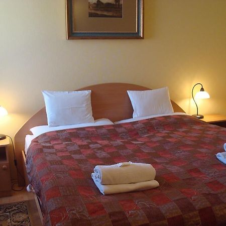 Hotel Arany Trofea Eger Bagian luar foto