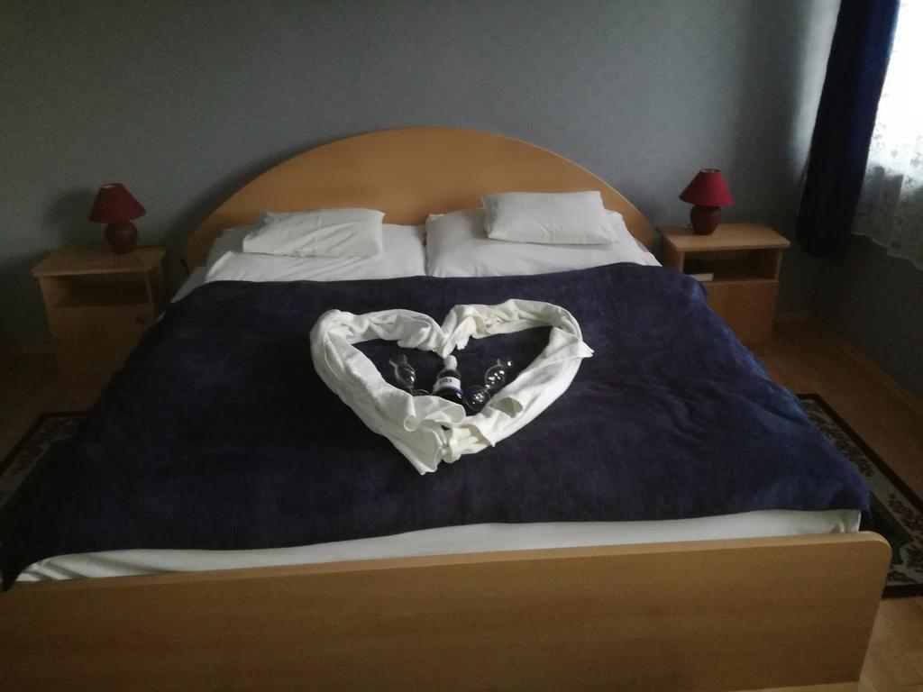 Hotel Arany Trofea Eger Bagian luar foto