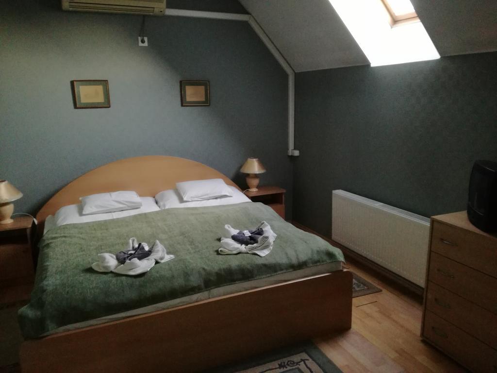 Hotel Arany Trofea Eger Bagian luar foto