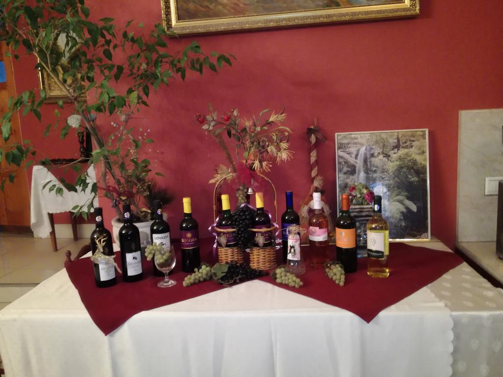 Hotel Arany Trofea Eger Bagian luar foto
