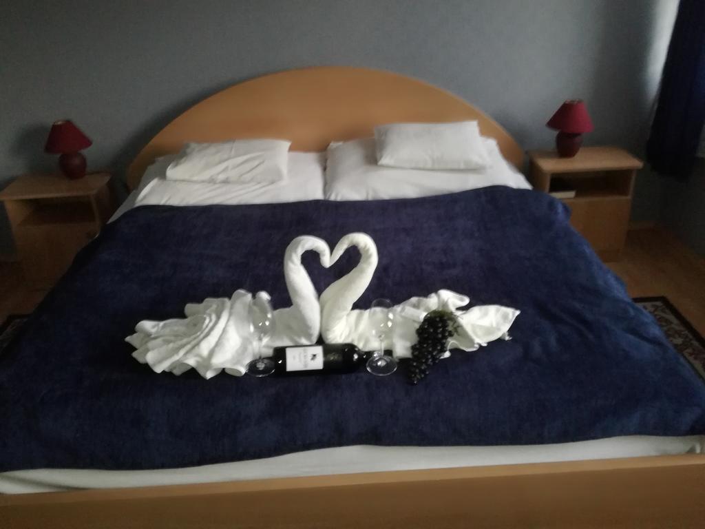 Hotel Arany Trofea Eger Bagian luar foto