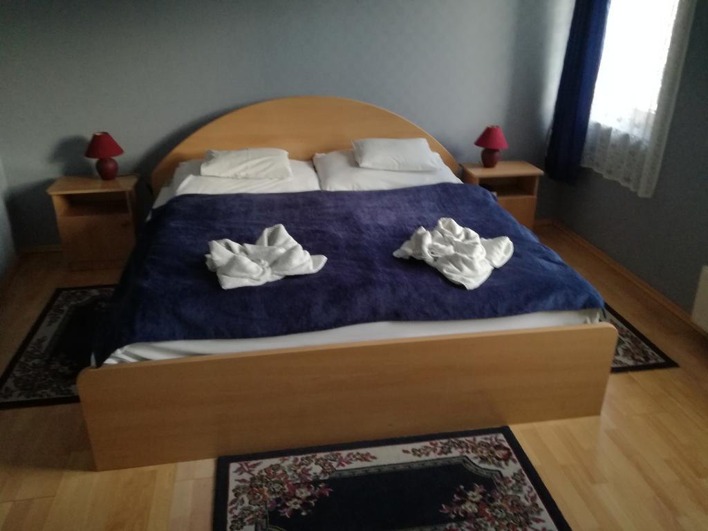 Hotel Arany Trofea Eger Bagian luar foto