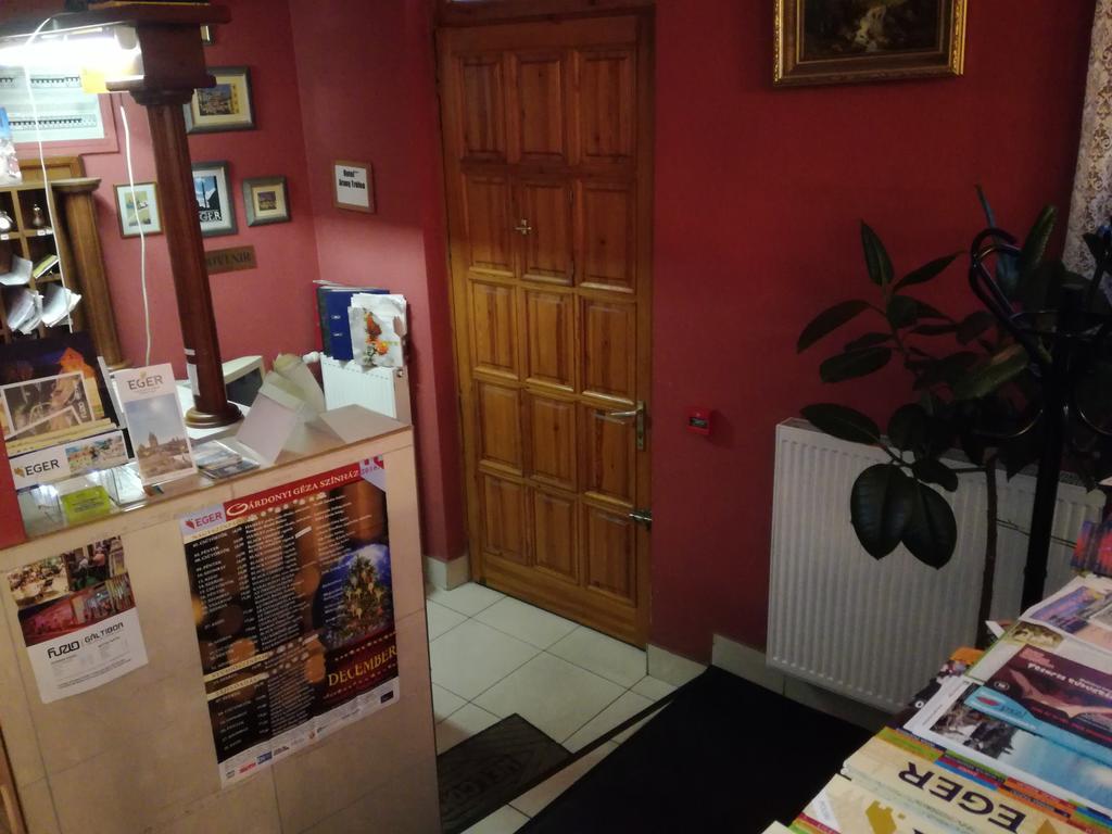 Hotel Arany Trofea Eger Bagian luar foto