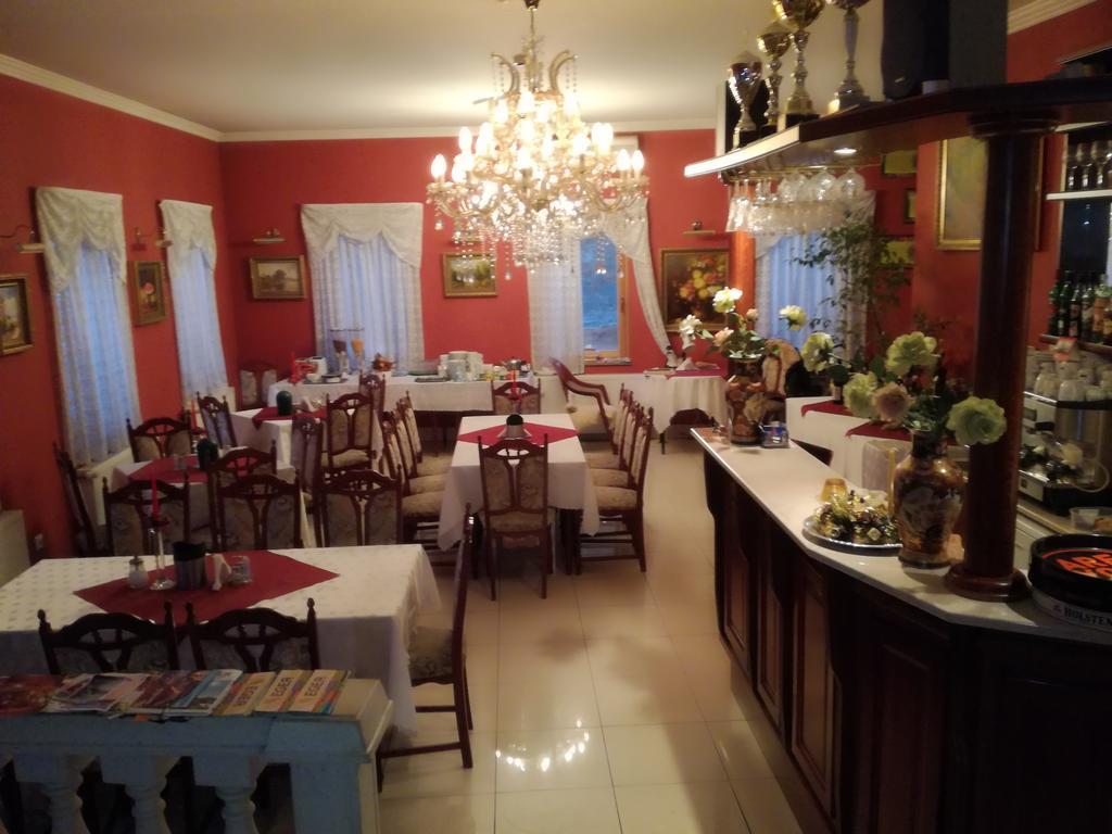 Hotel Arany Trofea Eger Bagian luar foto