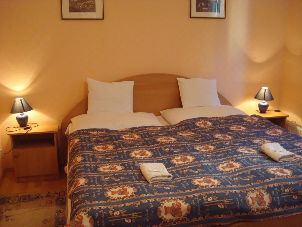 Hotel Arany Trofea Eger Bagian luar foto