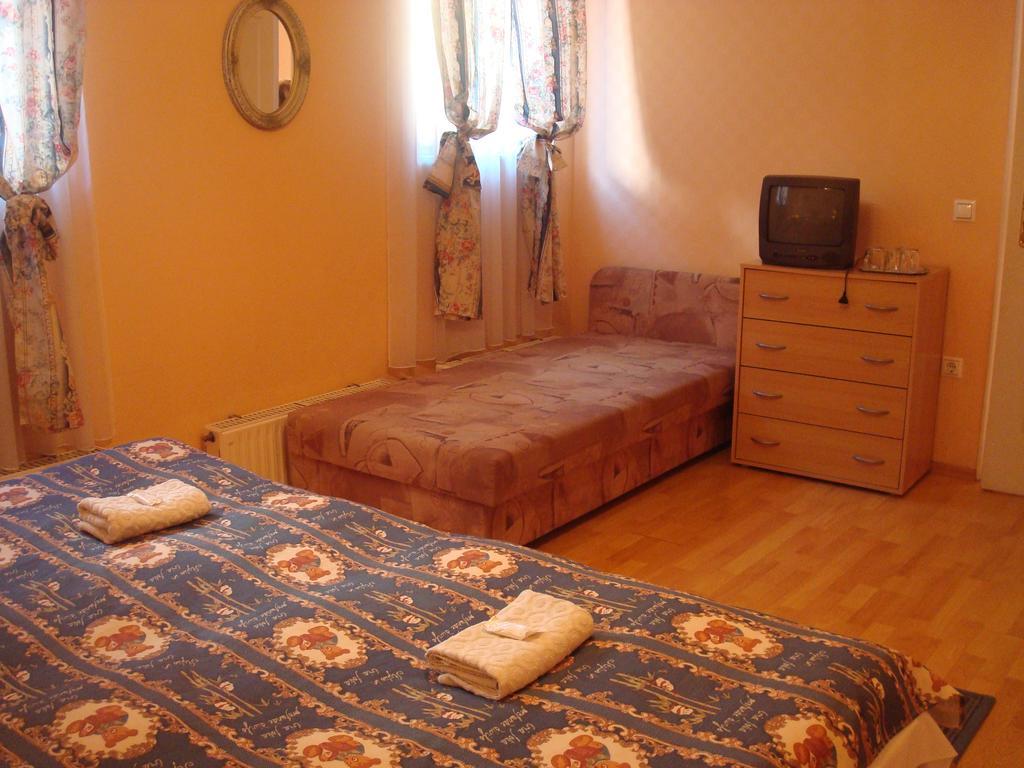 Hotel Arany Trofea Eger Bagian luar foto