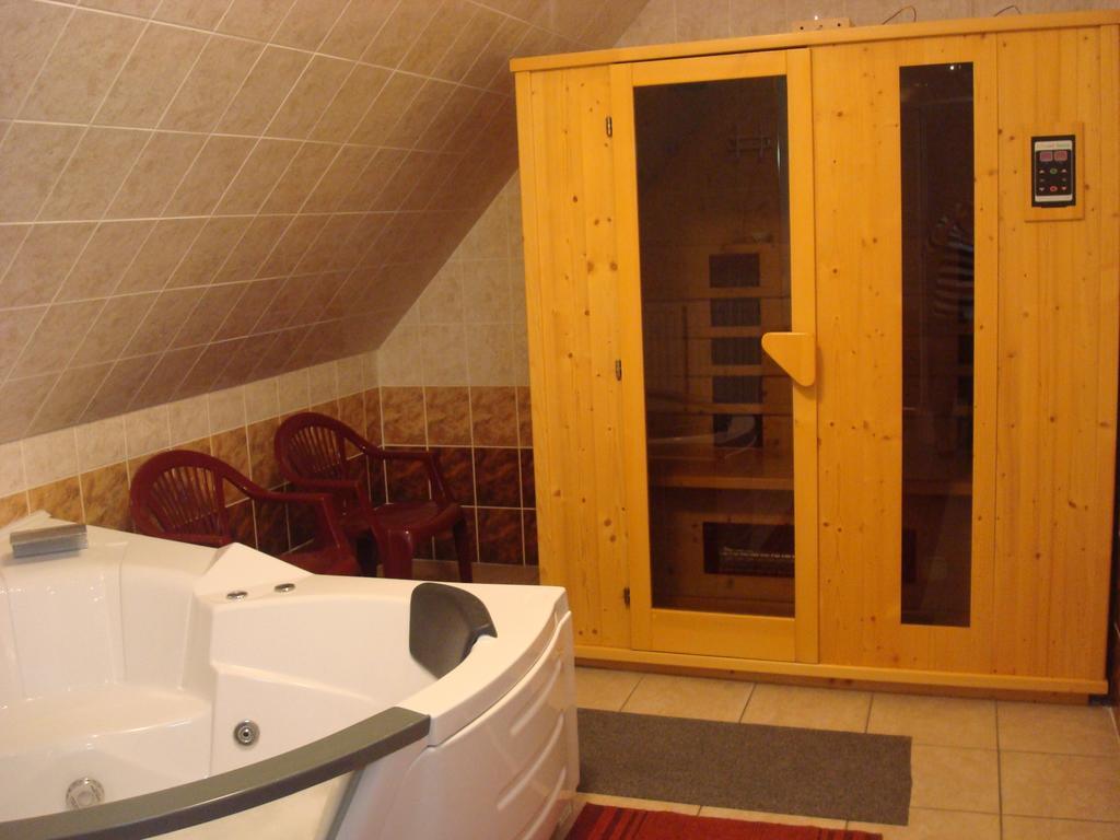 Hotel Arany Trofea Eger Bagian luar foto