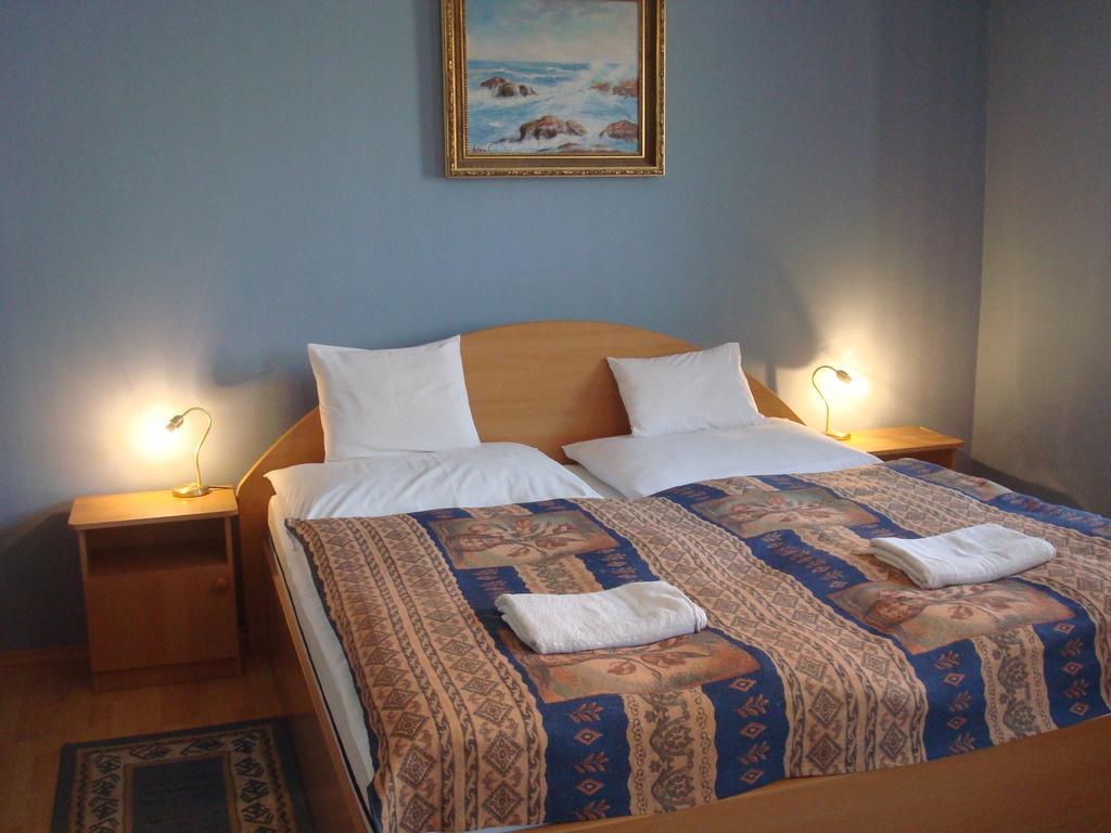 Hotel Arany Trofea Eger Bagian luar foto