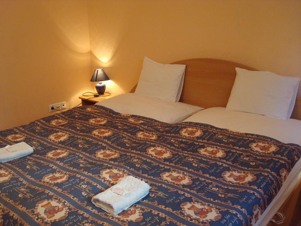 Hotel Arany Trofea Eger Bagian luar foto