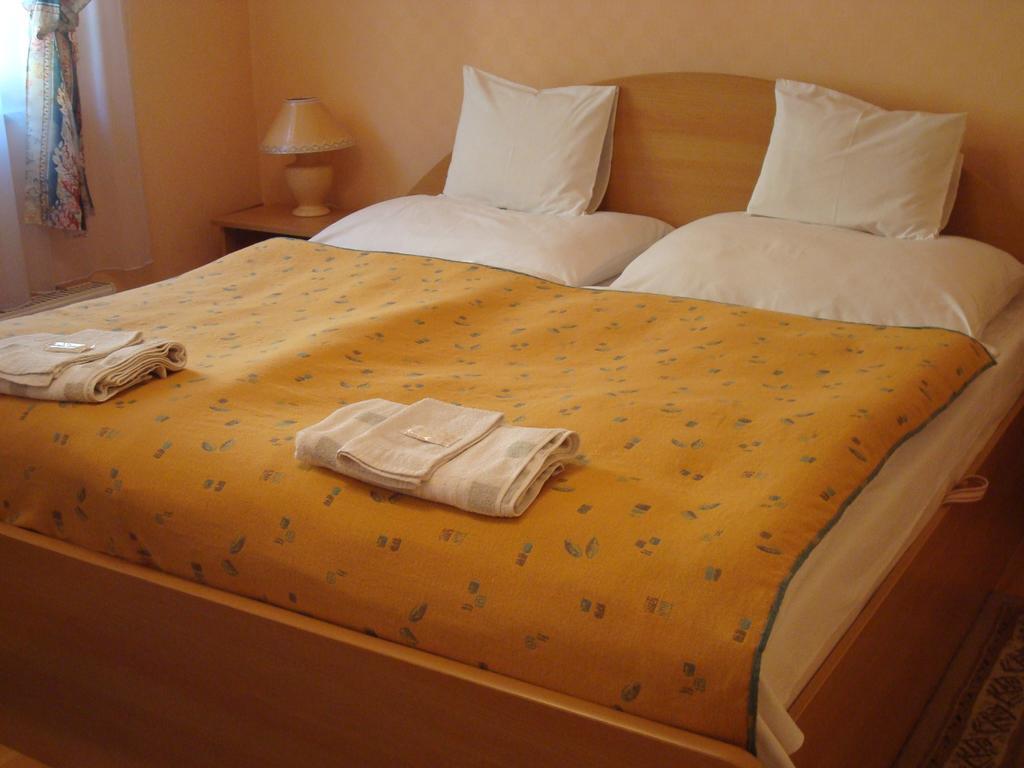 Hotel Arany Trofea Eger Bagian luar foto
